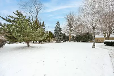 8720 W Ohio Ave, Milwaukee, WI 53227 - Photo 37