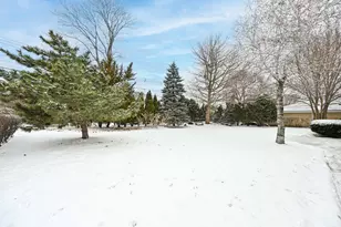 8720 W Ohio Ave, Milwaukee, WI 53227 - Photo 37