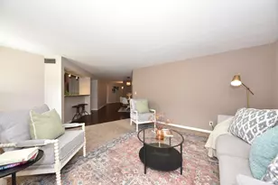 270 E Highland Ave, Milwaukee, WI 53202 - Photo 11