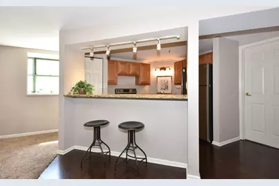 270 E Highland Ave #214, Milwaukee, WI 53202 - Photo 7