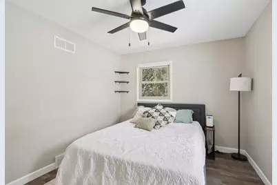 2117  Sunnyside Dr, Waukesha, WI 53186 - Photo 25