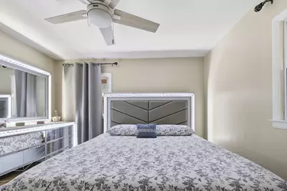 6326 W Bottsford Ave, Greenfield, WI 53220 - Photo 13