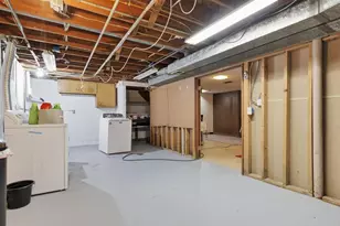 6326 W Bottsford Ave, Greenfield, WI 53220 - Photo 19