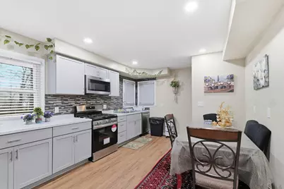 6326 W Bottsford Ave, Greenfield, WI 53220 - Photo 5