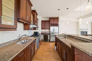 1313 N Franklin Pl, Milwaukee, WI 53202 - Photo 15