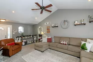 W181N8912 Melanie Ln, Menomonee Falls, WI 53051 - Photo 5