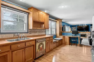 3817 Seneca Ln, Manitowoc, WI 54220 - Photo 7