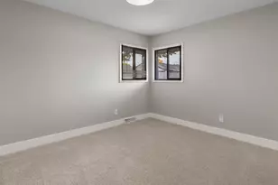 1215 S 91st St, West Allis, WI 53214 - Photo 19