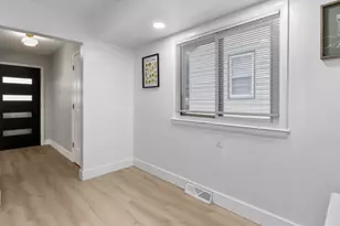 1215 S 91st St, West Allis, WI 53214 - Photo 9