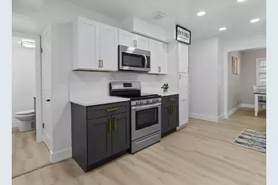 1215 S 91st St, West Allis, WI 53214 - Photo 5