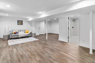 1215 S 91st St, West Allis, WI 53214 - Photo 21