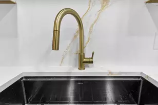 1215 S 91st St, West Allis, WI 53214 - Photo 7