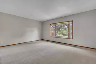 W4978 Valley Creek Rd, Fond du Lac, WI 54937 - Photo 7