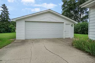 10413 W Sheridan Ave, Milwaukee, WI 53225 - Photo 19