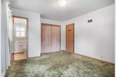 10413 W Sheridan Ave, Milwaukee, WI 53225 - Photo 11