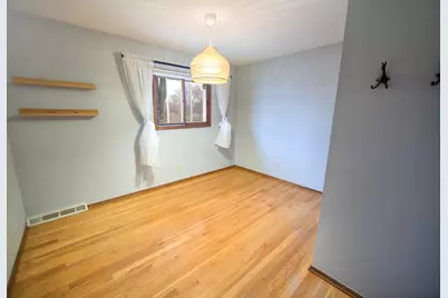 6535 N Braeburn Ln, Glendale, WI 53209 - Photo 15