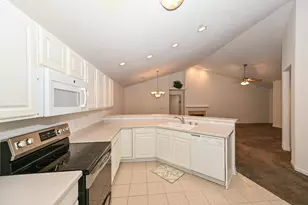 10258 W Deerwood Ln, Franklin, WI 53132 - Photo 11