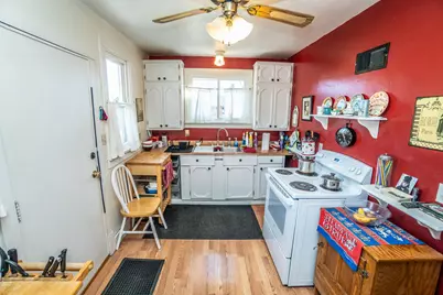 824  Park Ave, West Bend, WI 53090 - Photo 5