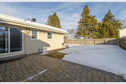 511  Robin St, West Bend, WI 53090 - Photo 23