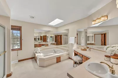 133 E Beechwood Dr, Mequon, WI 53092 - Photo 17