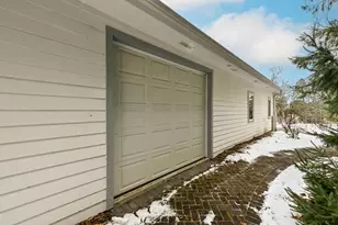 605 St Johns Dr, Delafield, WI 53018 - Photo 37