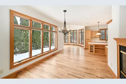 605  St Johns Dr, Delafield, WI 53018 - Photo 9