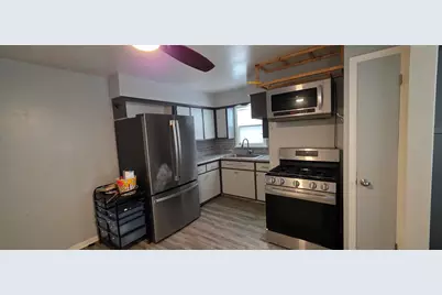 10700 W Manor Park Dr, West Allis, WI 53227 - Photo 7