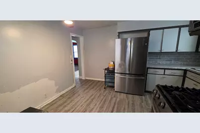 10700 W Manor Park Dr, West Allis, WI 53227 - Photo 5