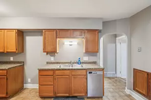 9208 W Swan Cir, Milwaukee, WI 53225 - Photo 13