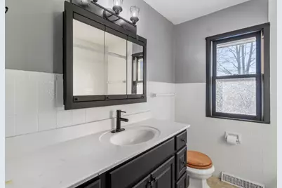 6417 N Green Bay Ave, Glendale, WI 53209 - Photo 15