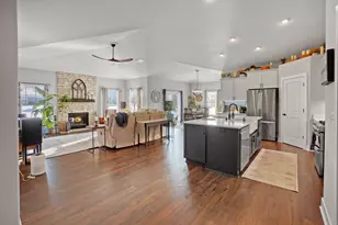 1533 Fay Ln, Oconomowoc, WI 53066 - Photo 9