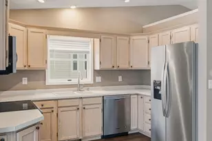 1978 Sandalwood Dr, Onalaska, WI 54650 - Photo 9