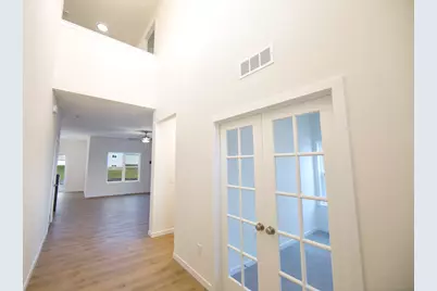 2009  Savannah Dr, Grafton, WI 53024 - Photo 9