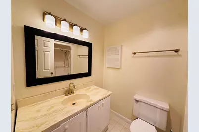 937 W Heritage Ct #206, Mequon, WI 53092 - Photo 11