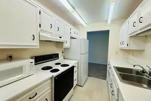 937 W Heritage Ct, Mequon, WI 53092 - Photo 7