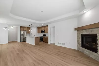 516  Hunter Oaks Blvd #0802, Watertown, WI 53094 - Photo 7