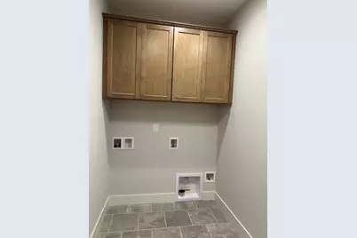 1039  Waterstone Ct, Pewaukee, WI 53072 - Photo 9