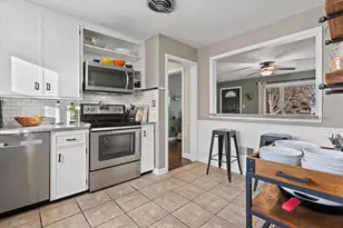 8331 N Poplar Dr, Fox Point, WI 53217 - Photo 9