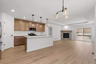 508  Hunter Oaks Blvd #902, Watertown, WI 53094 - Photo 5