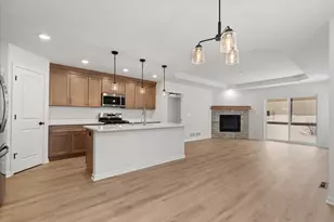 508 Hunter Oaks Blvd, Watertown, WI 53094 - Photo 5