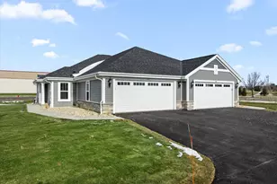 504 Hunter Oaks Blvd, Watertown, WI 53094 - Photo 1