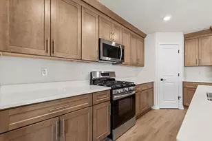 504 Hunter Oaks Blvd, Watertown, WI 53094 - Photo 3