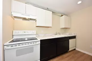 8747 N 72nd St, Milwaukee, WI 53223 - Photo 11