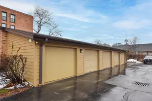 8747 N 72nd St, Milwaukee, WI 53223 - Photo 41