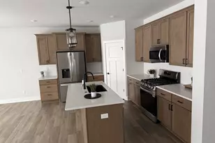 W193N4980 Rosemary Rdg, Menomonee Falls, WI 53051 - Photo 5