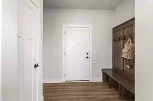 W208N6659 Sweet Clover Dr, Menomonee Falls, WI 53051 - Photo 9