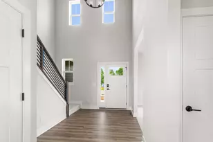 W208N6659 Sweet Clover Dr, Menomonee Falls, WI 53051 - Photo 3