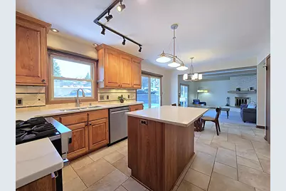 5640 S Aberdeen Dr, New Berlin, WI 53146 - Photo 5