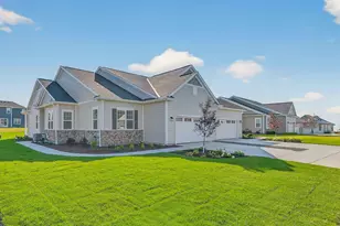 857 Stirling Dr, Oconomowoc, WI 53066 - Photo 1