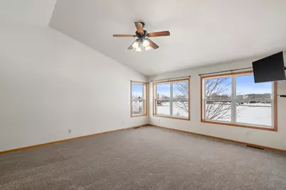 3212 E Lindy Ln, Oak Creek, WI 53154 - Photo 15